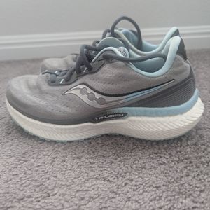 Saucony Triumph Women's 7.5
